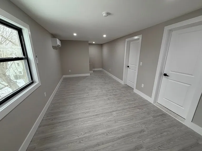 194 N Lake Ave — Photo 5