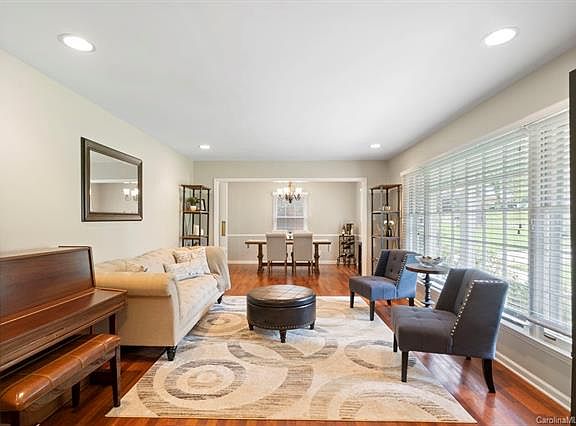 5th image of 4637 Dawnwood Dr