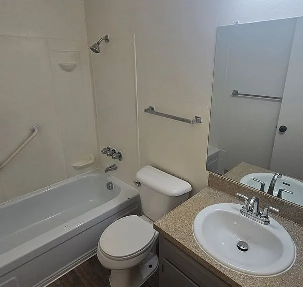 Canterbury Terrace Apartments — Photo 22