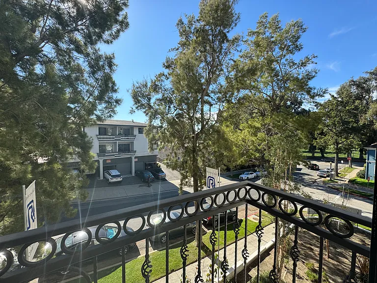 Roberts Hall — Photo 21