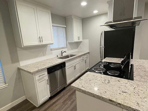 2nd image of 423 14th St