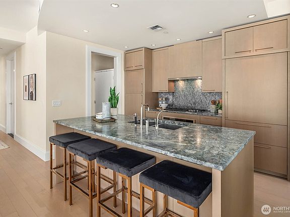 4th image of 1521 2nd Avenue #1400
