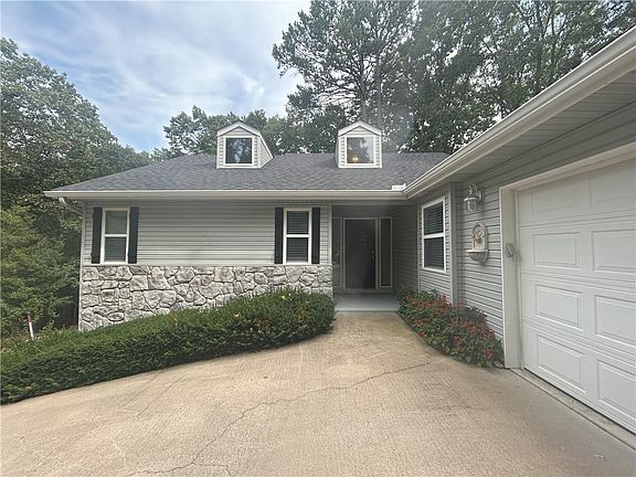 2nd image of 2 Stewkley Ln