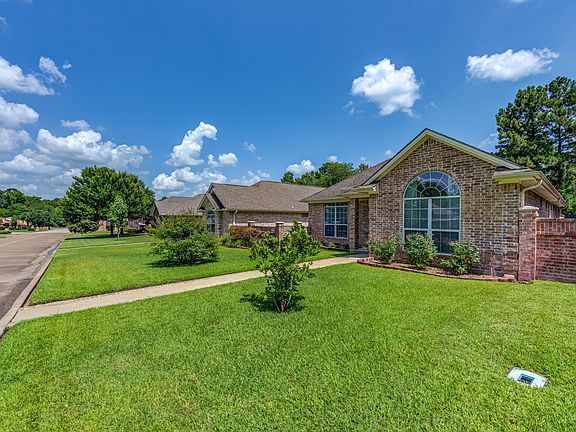 2nd image of 2607 Woodstock Dr