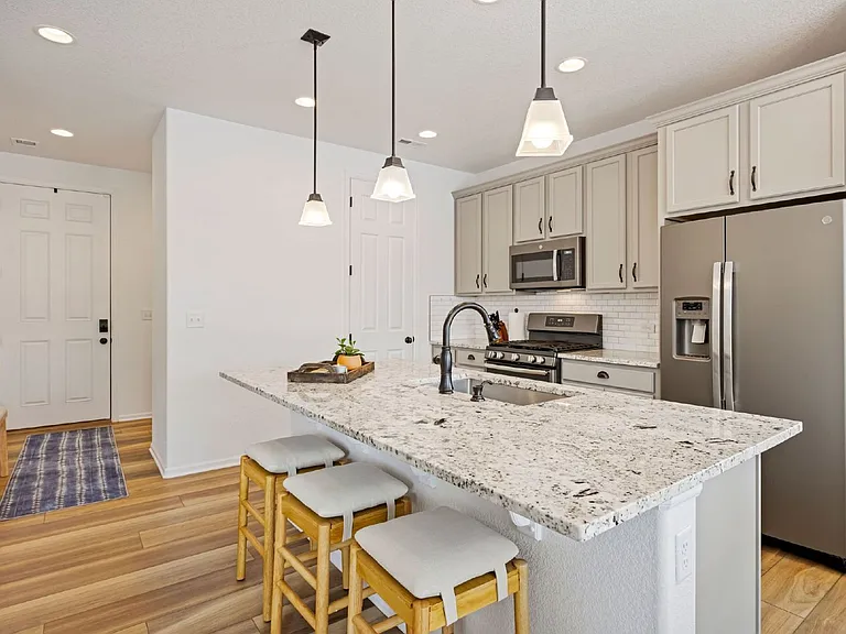 5597 Carmon Dr — Photo 2