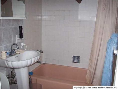 3rd image of 850 Howard Ave APT 6C