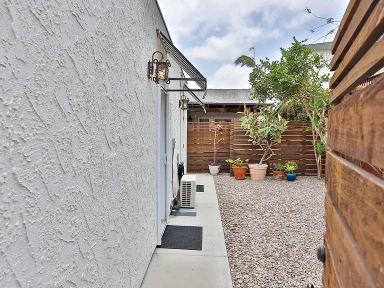 5036 Raymond Pl — Photo 8