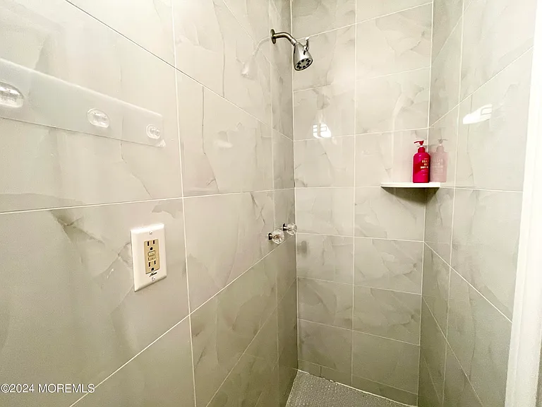 254 Lawrence Ave — Photo 13