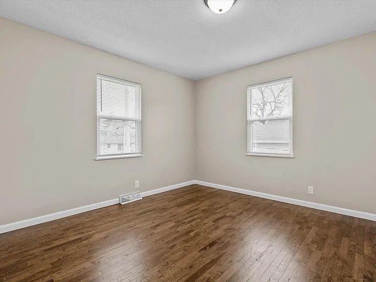 811 Thornton St — Photo 11
