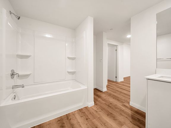 5th image of 11514 Cumpston St #201