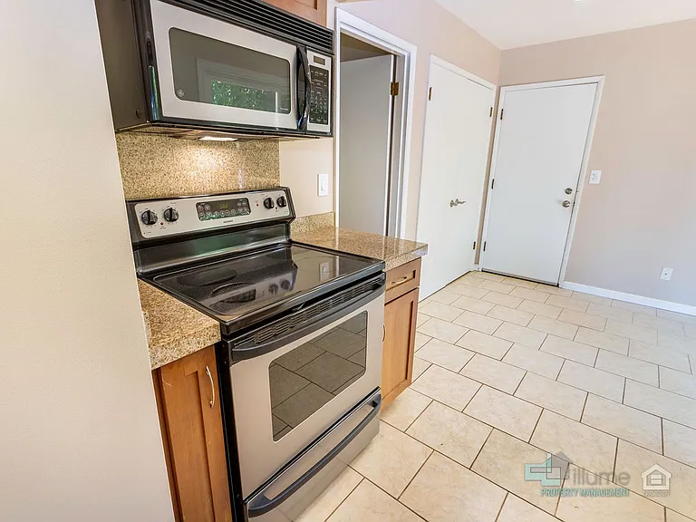 9610 SW Washington Pl — Photo 13