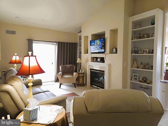 4th image of 20901 Cedarpost Sq Unit 303