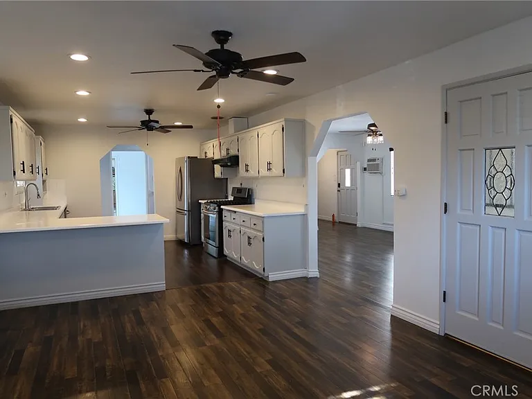 455 Nassau Ave — Photo 6