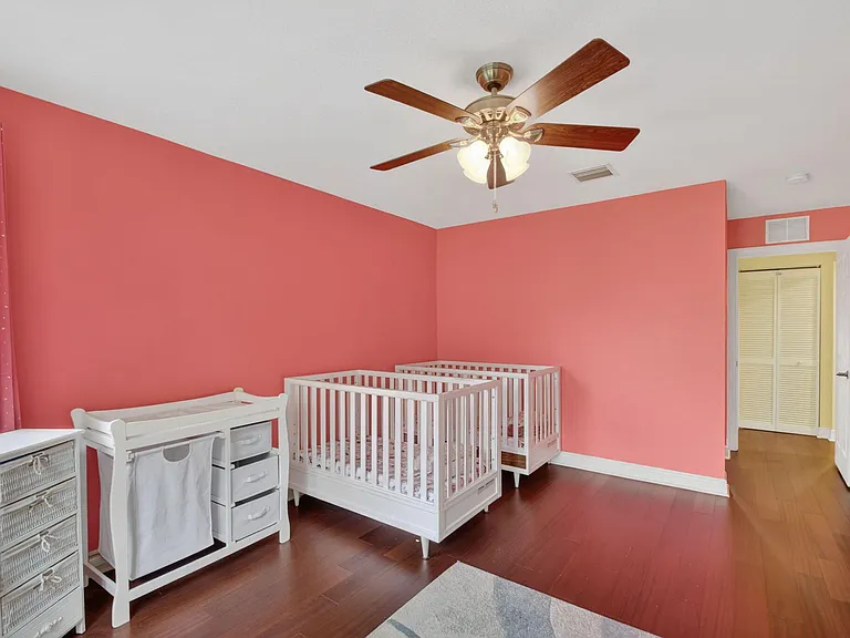 10247 Isle Wynd Ct — Photo 64