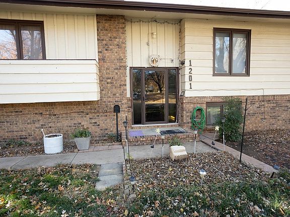 2nd image of 1201 N Armstrong Ave