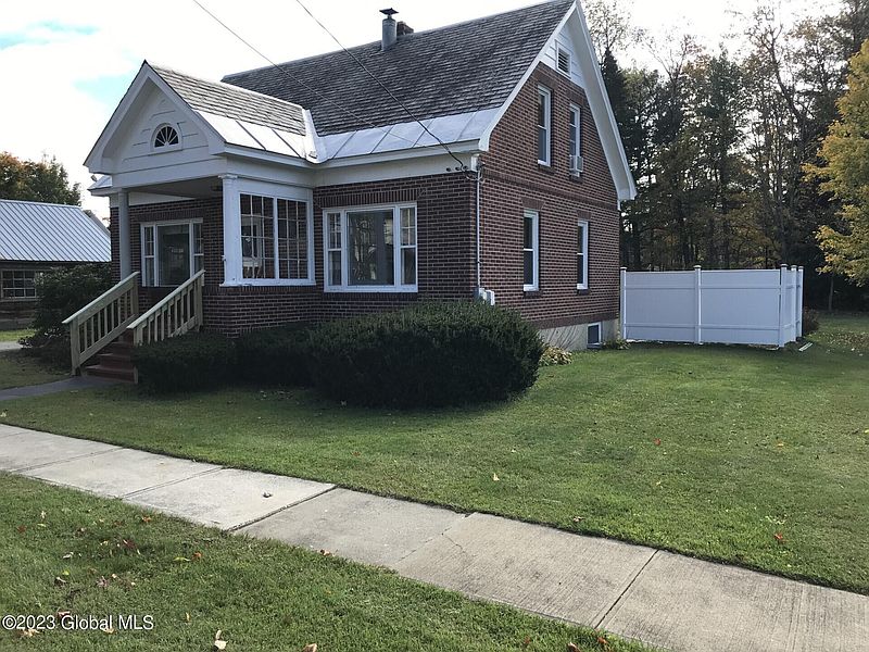 3rd image of 37 School Street