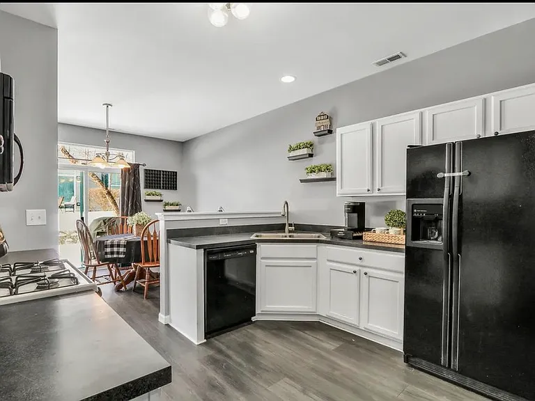 2904 Falling Waters Dr — Photo 9