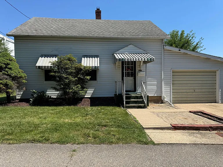 284 W Elizabeth St — Photo 1