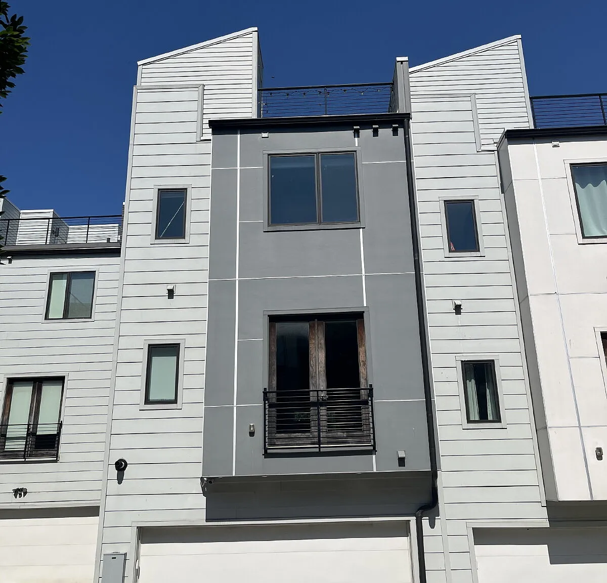 3 bed, 3.5 bath, 2010 sqft, $4,500 — Photo 2