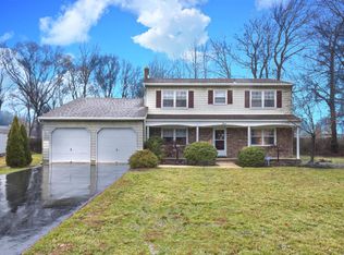 4 Sieben Dr, Middletown, NJ 07748