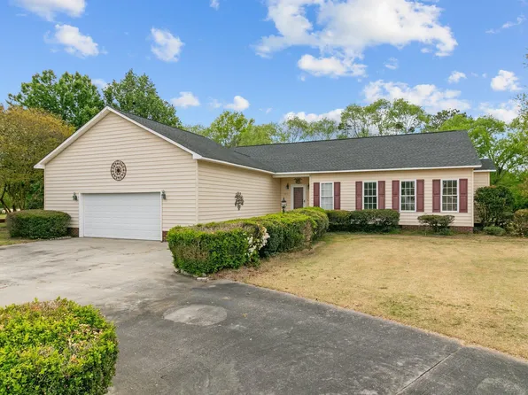 390 Club House Dr, Dunn, NC 28334