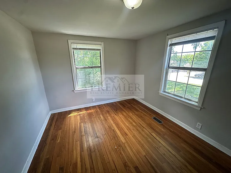 10005 E 53rd St — Photo 17