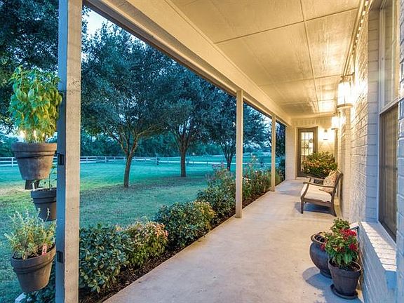 4th image of 1550 Littrell Ln
