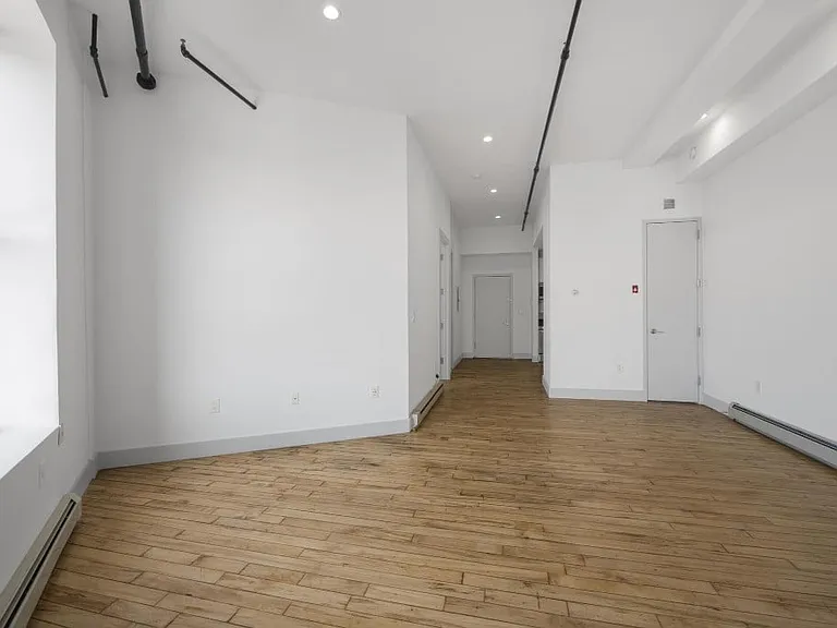 1381 Myrtle Ave #2E — Photo 2