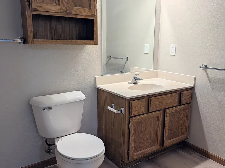 Bradley Manor Apartments — Photo 10