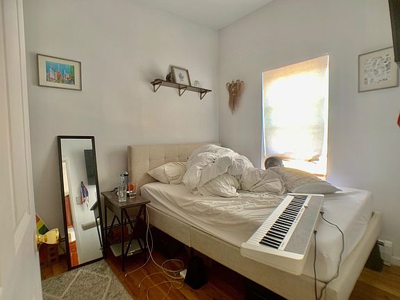 3rd image of 206 4th St APT 4R