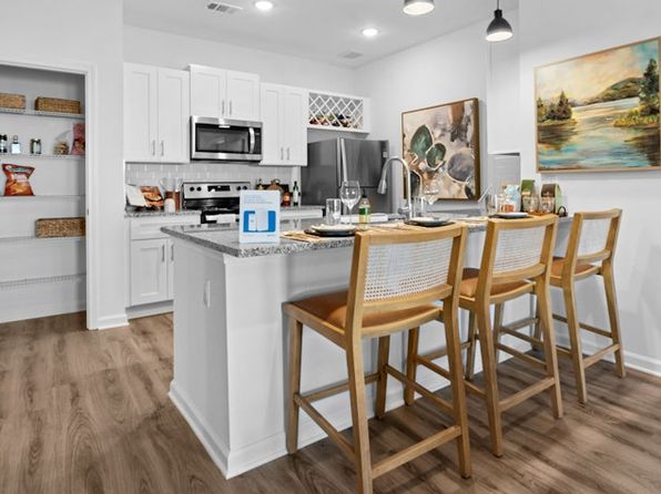 415 Curtis Pkwy SE #143