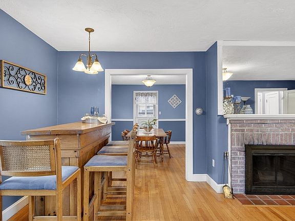 3rd image of 51 Brantwood Rd