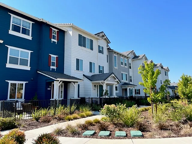 Pear Tree Ter Townhouses