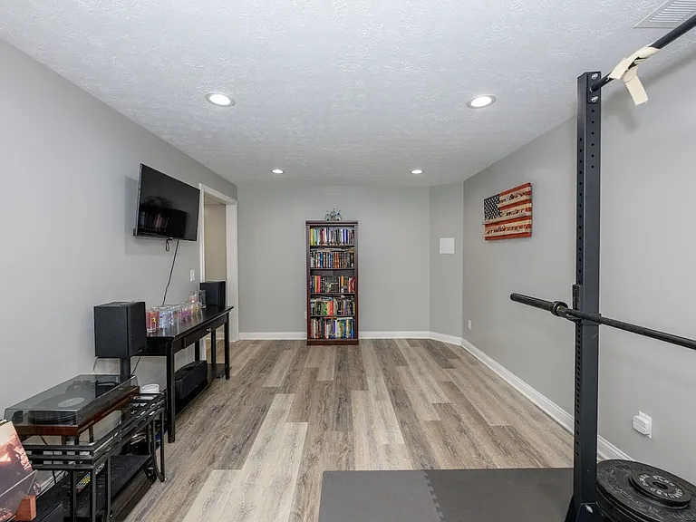 236 Butterfield Dr — Photo 21