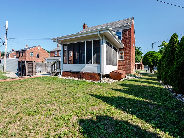 240 Van Buren St NW — Photo 32