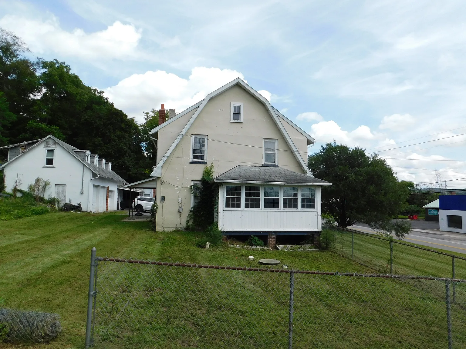 3 bed, 1316 sqft, $1,100 — Photo 3