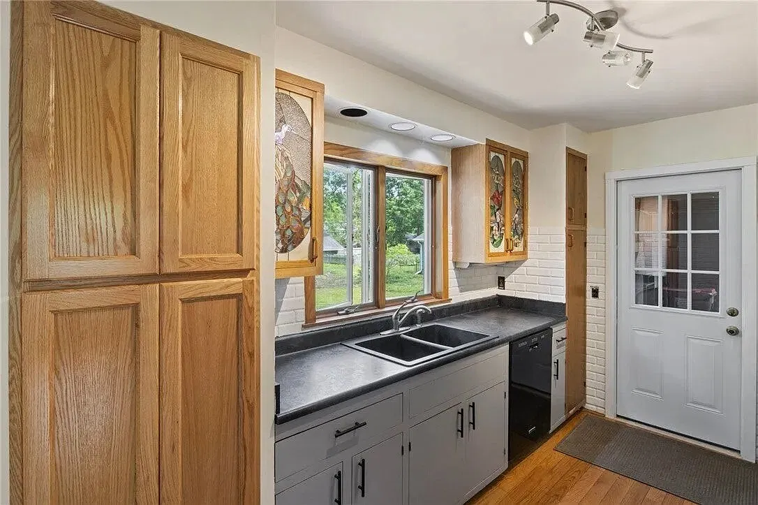 1 Brook Road - 1 — Photo 4