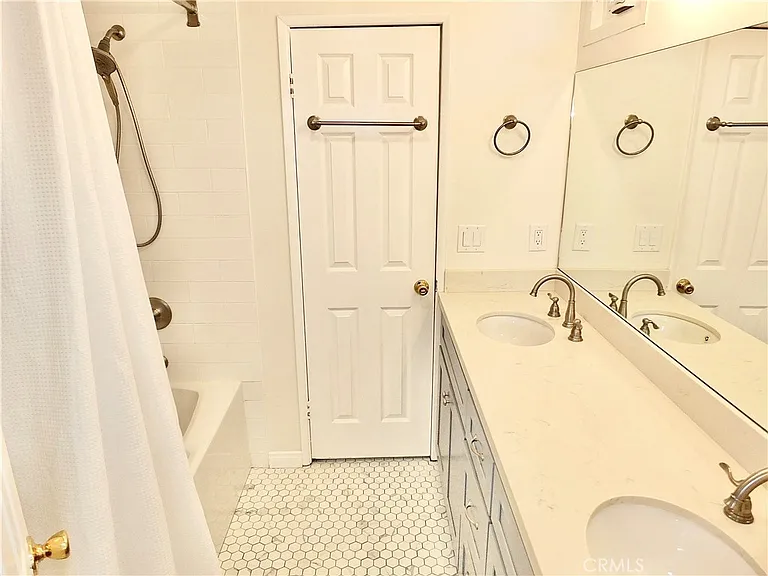 4036 E Vermont St — Photo 34
