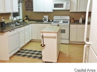 17350 River View Rd, Petersburg, IL 62675