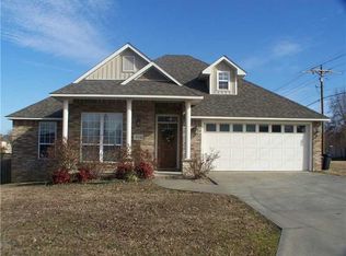 1924 N Hills Blvd, Van Buren, AR 72956