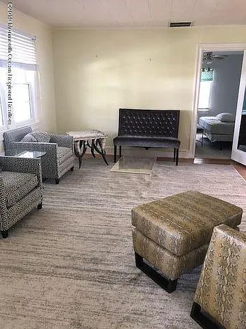 3 bed, 2.5 bath, 1608 sqft, $2,200 — Photo 3