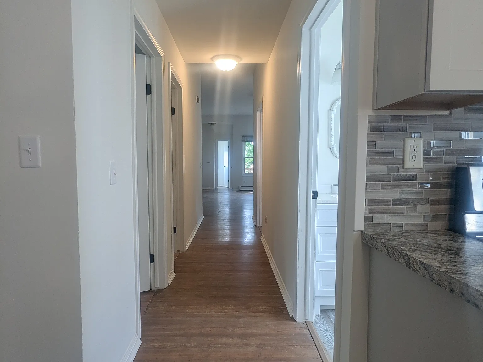 3 bed, 1.5 bath, 1800 sqft, $1,675 — Photo 4