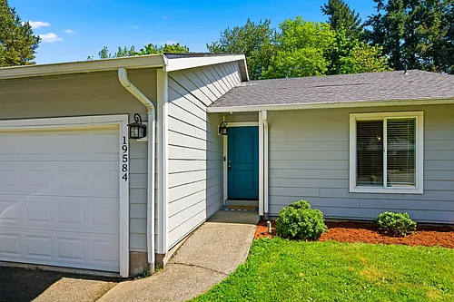 19584 SW 67th Ave Photo 1