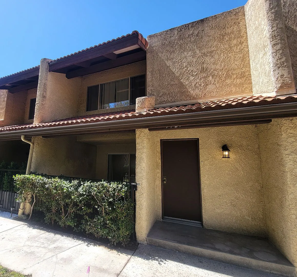 Beautiful 2 Bedroom, 2.5 Bath Home in Burbank, CA! — Photo 1