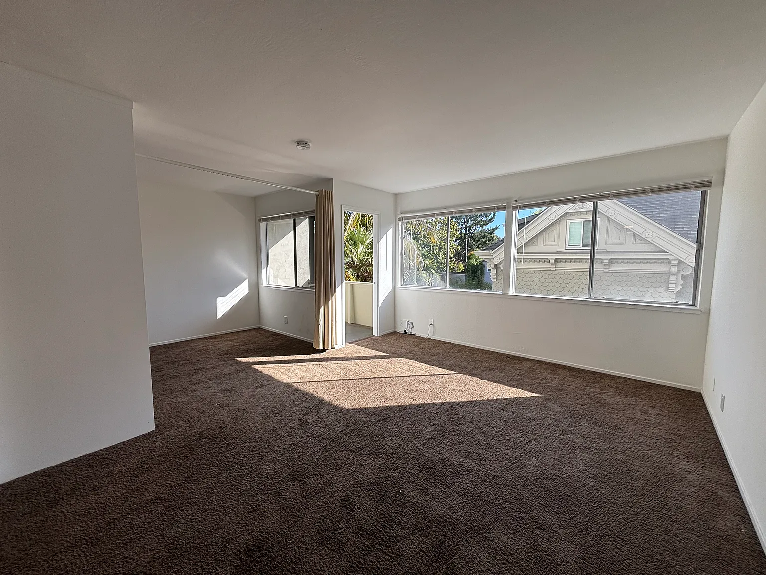 1 bed, 800 sqft, $2,400 — Photo 2