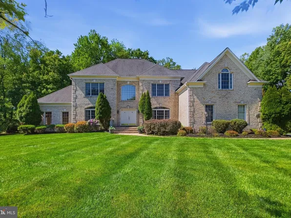 9395 Wolf Trap Creek Ct, Great Falls, VA 22066