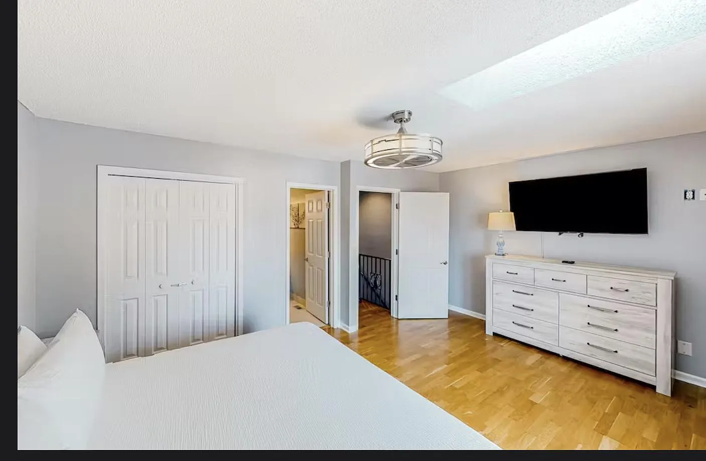 2 bed, 1300 sqft, $2,350 — Photo 4