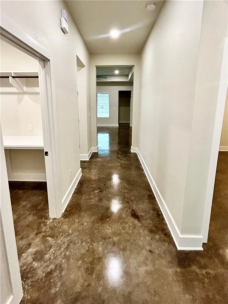 4 bed, 1979 sqft, $2,500 — Photo 2