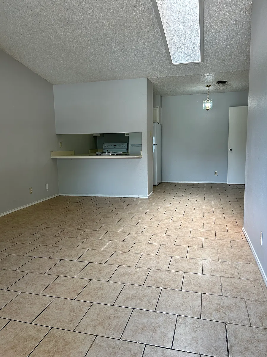 Building Photo - 5609 Lochmoor #1