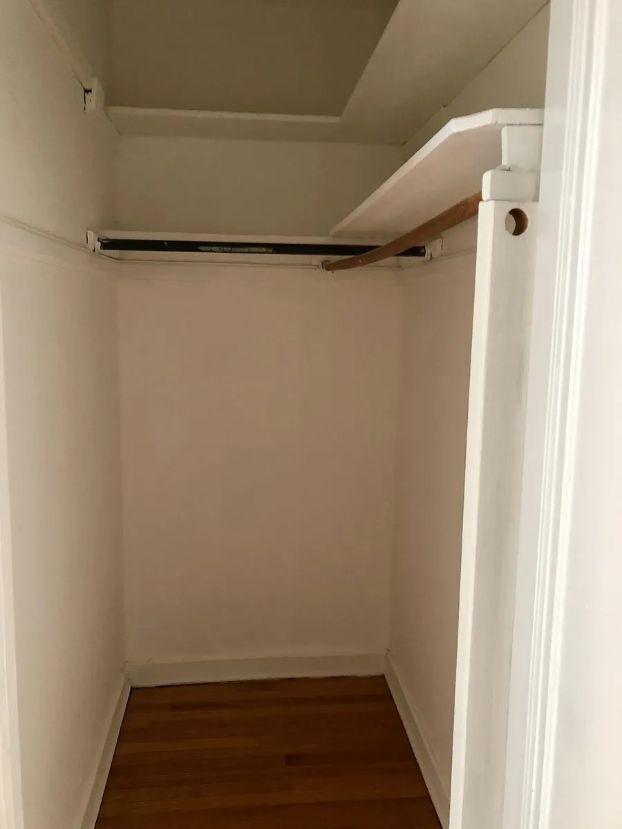 Building Photo - 5539 N Sawyer Ave #2B